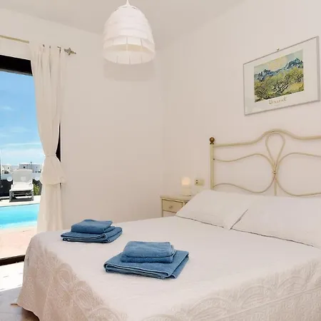 Playa Blanca Sleeps 6 Pool Wifi Villa *