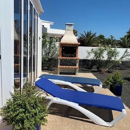 Playa Blanca Sleeps 6 Pool Wifi Villa