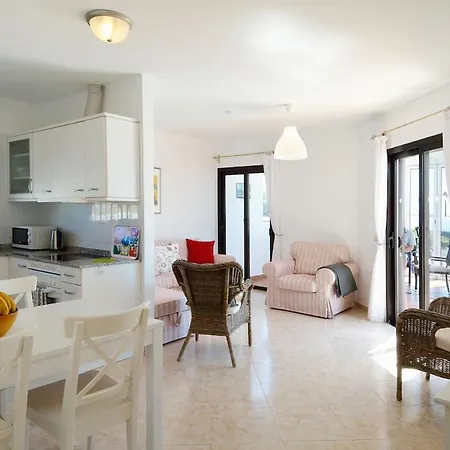 Villa Playa Blanca Sleeps 6 Pool Wifi *