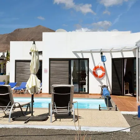 Villa Playa Blanca Sleeps 6 Pool Wifi *